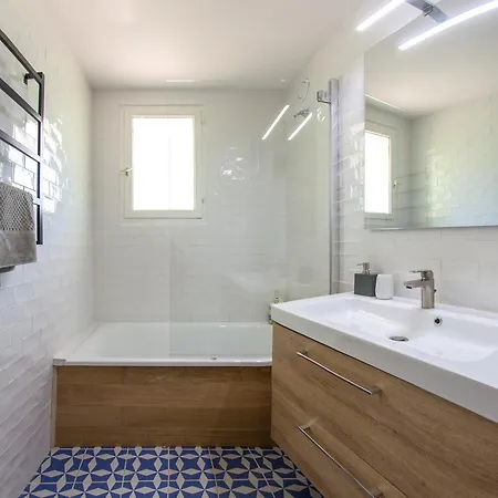 Apartment Off 3